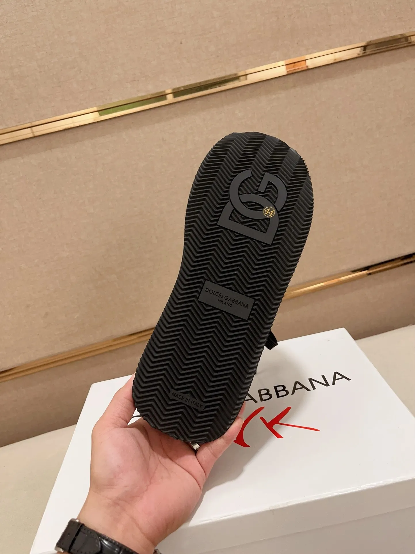 Factory price: 420💰Counter quality, [Proud] DG's latest casual, original quality men's shoes🤠Imported top layer💕Soft sheepskin lining [Proud] In terms of materials and workmanship, it beats all versions on the market💕Highest quality shipments Real photos🎬😇❤Fabrics and imported rubber materials highlight the unique charm of the brand😘The shoelaces are also original custom-made👻Classic lace-up shoes are very comfortable on the feet , code number 38-44 (45.46 can be customized)
